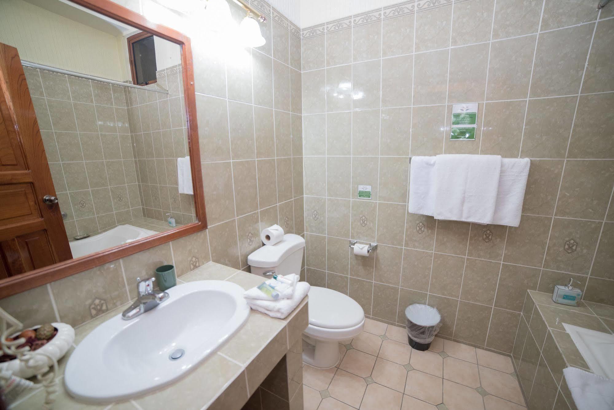 Hotel Anna Inn Olintepeque Kültér fotó
